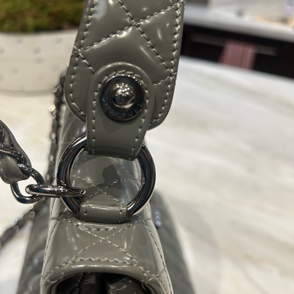 CHANEL shoulder bag 💯 % authentic. Amazing condition - Picture 8 of 9